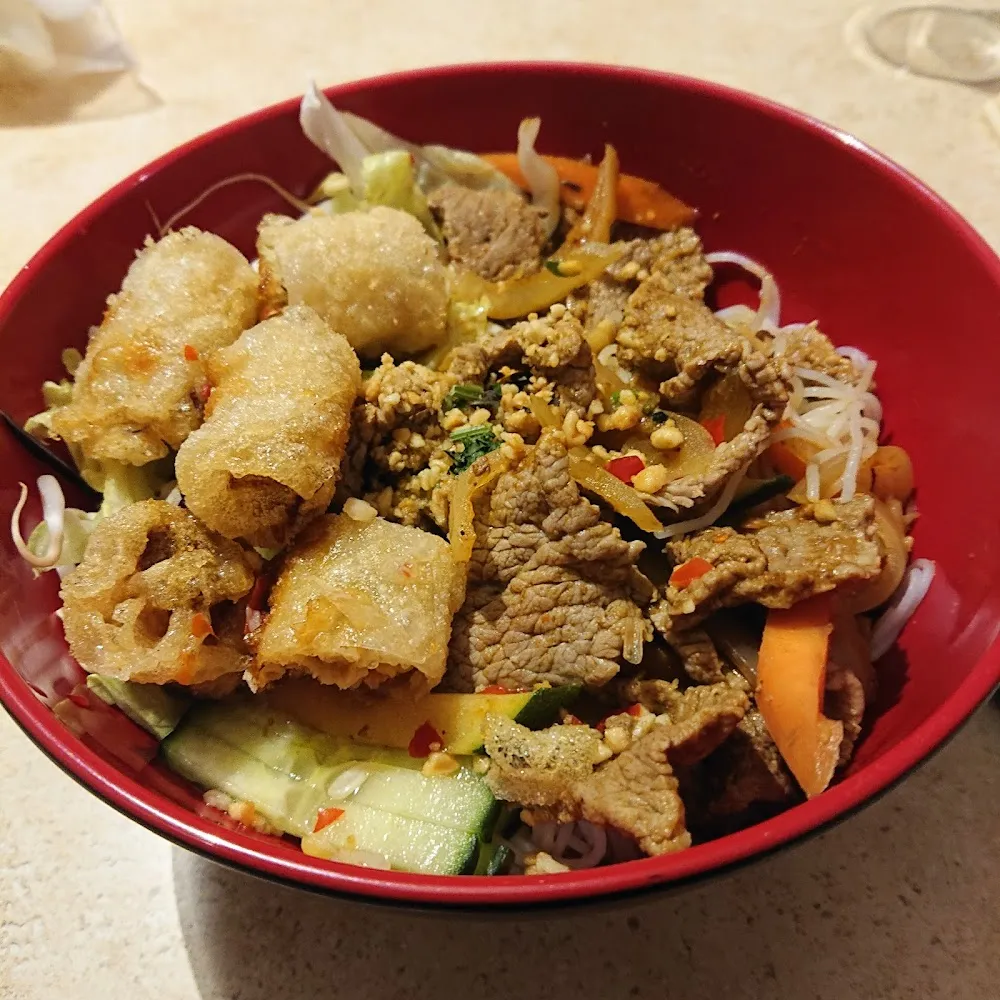 Salade Bo Bun Nems Boeuf Aux Champignons Noirs